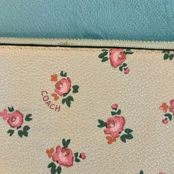 Coach floral pattern wristlet - Picture 4 of 7